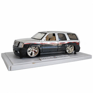 Jada Toys DUB City 2002 Cadillac Escalade 1:18 Two Tone Silver Black Big Ballers